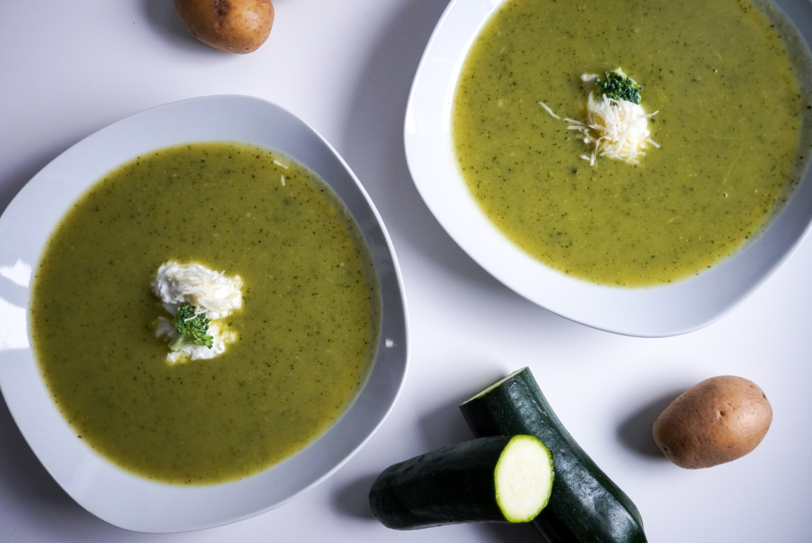 Zucchini-Brokkoli-Cremesuppe mit Kren &amp; Hüttenkäse ...